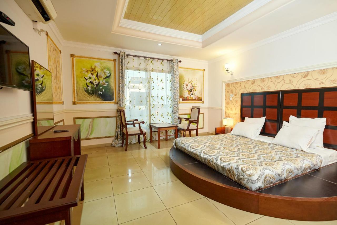 Felicia Hotel Yaounde Exterior photo