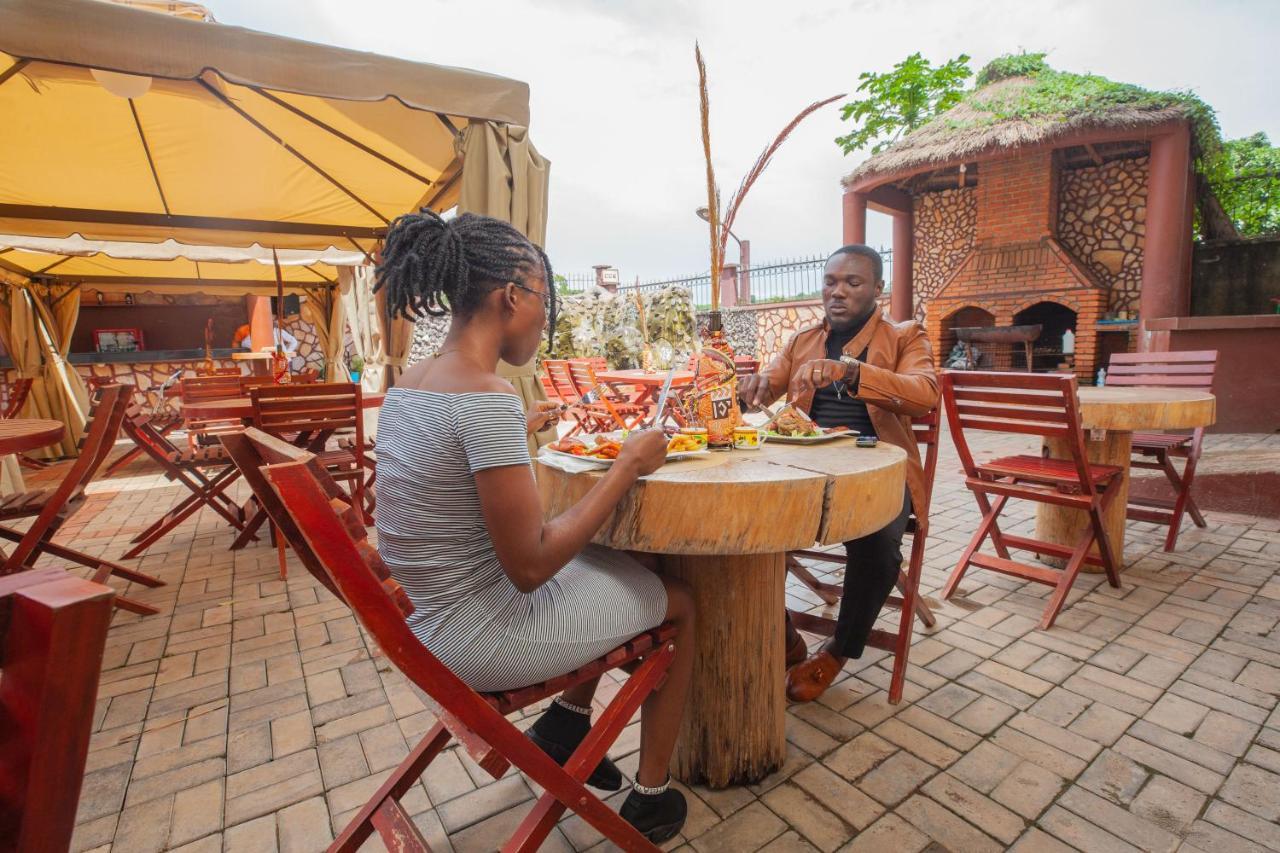 Felicia Hotel Yaounde Exterior photo